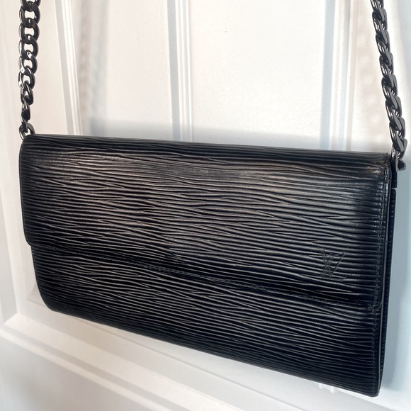 Louis Vuitton Black EPI Leather Sarah Wallet -Authenticated - Picture 4 of 16